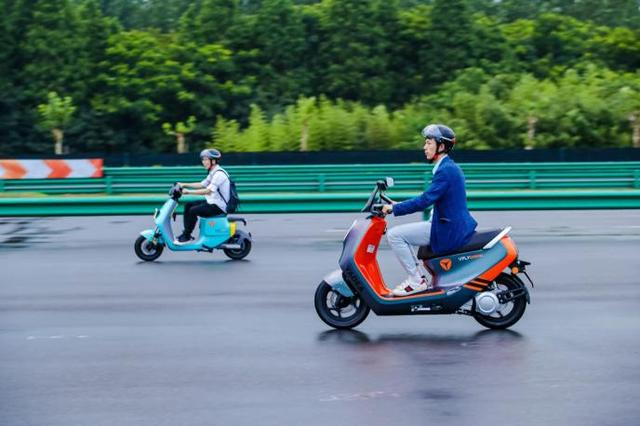 電動車“跑不遠(yuǎn)”需要換電瓶？教你一招，讓電池多用兩年